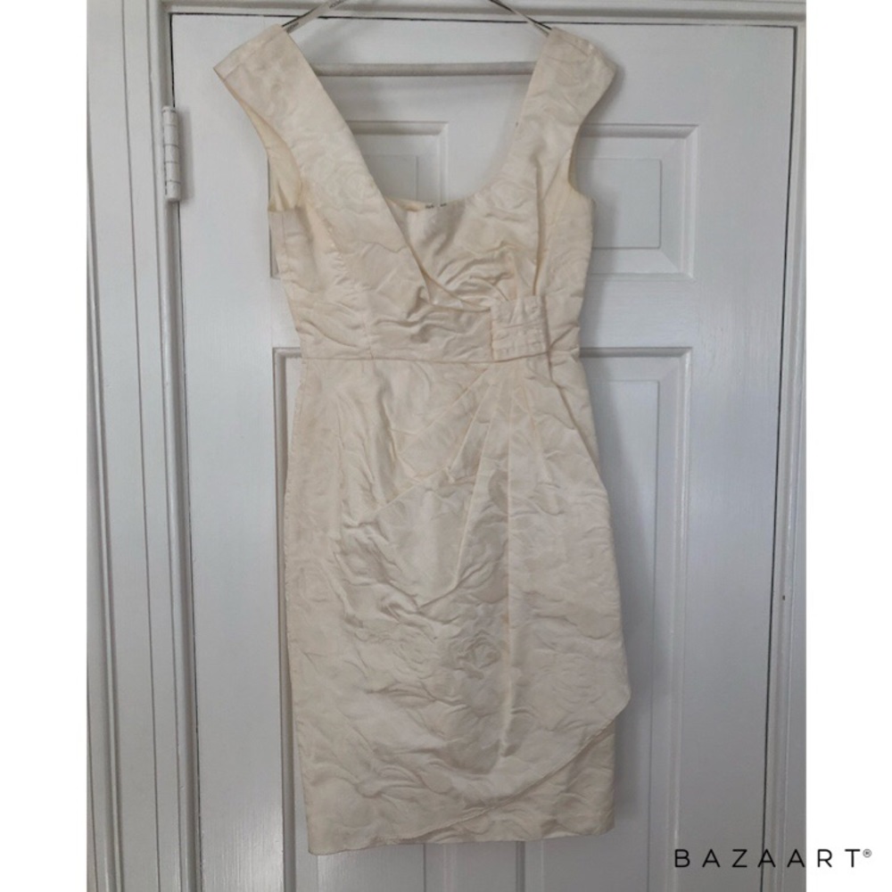 Cream Rose Patterned Maggy London Dress Size 4